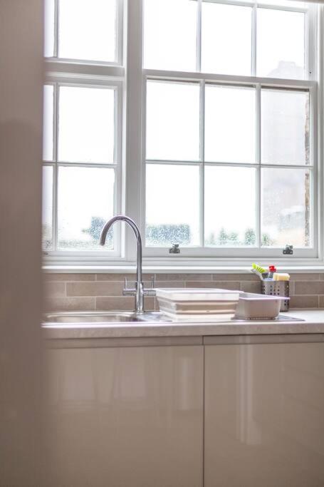 Spacious & Central 3-Bed Flat By Popular Waterloo! Londres Extérieur photo
