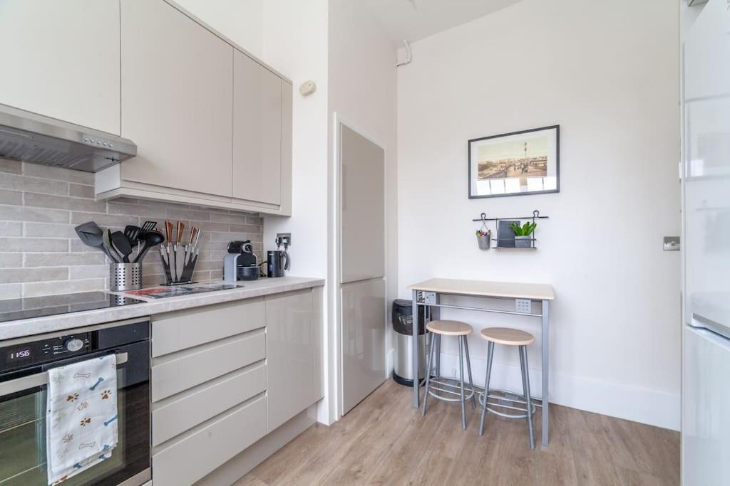 Spacious & Central 3-Bed Flat By Popular Waterloo! Londres Extérieur photo