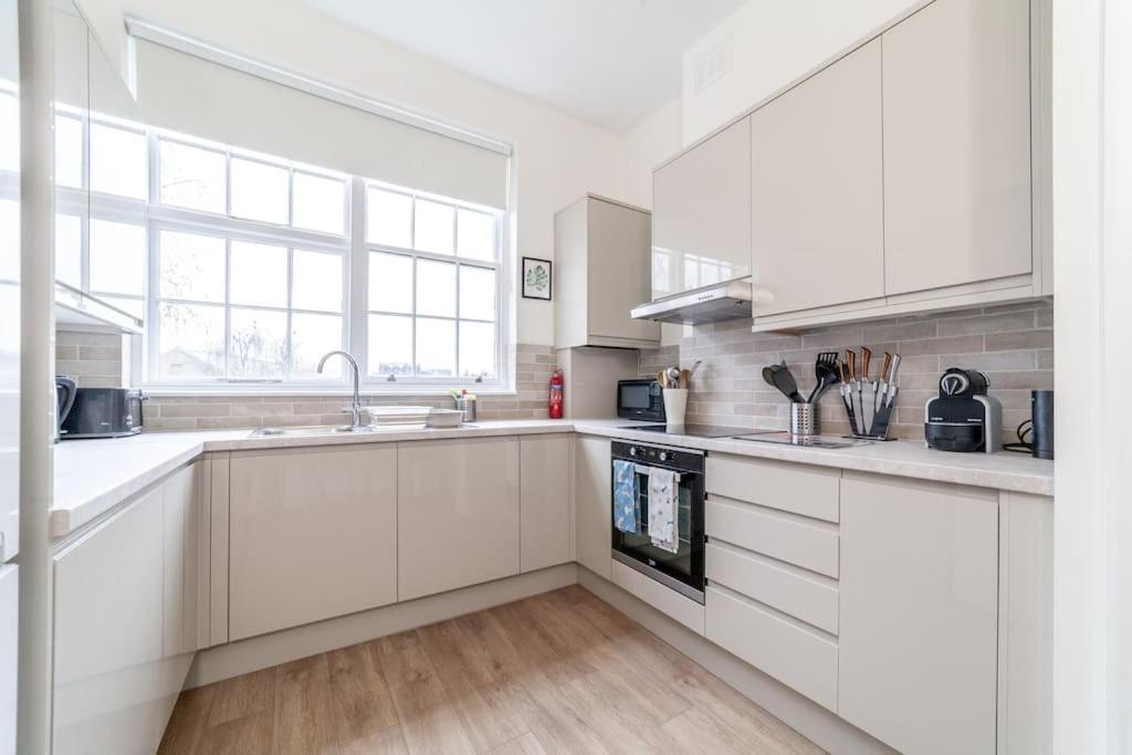 Spacious & Central 3-Bed Flat By Popular Waterloo! Londres Extérieur photo